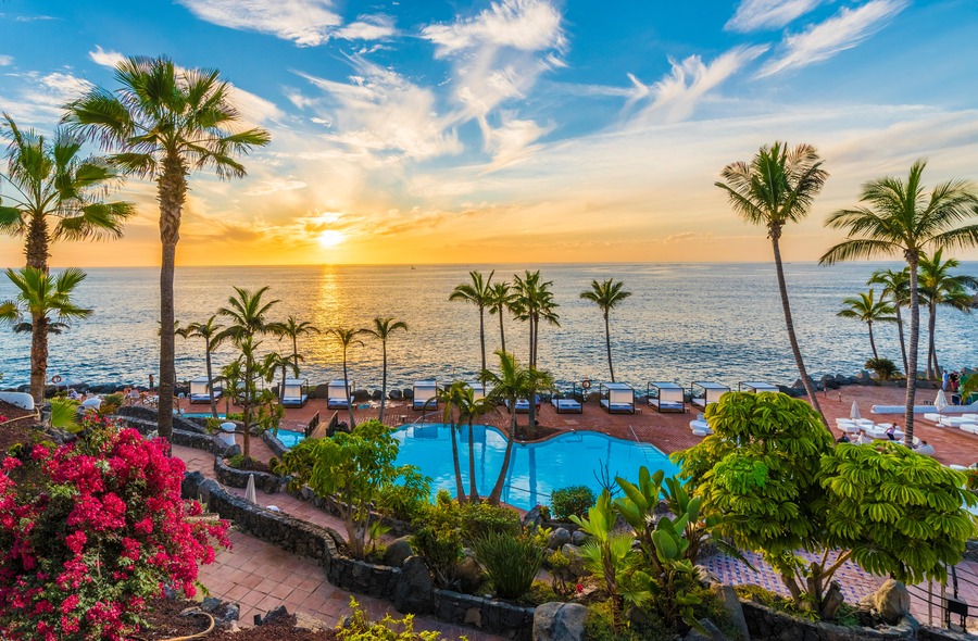 HOTELS & RESORTS